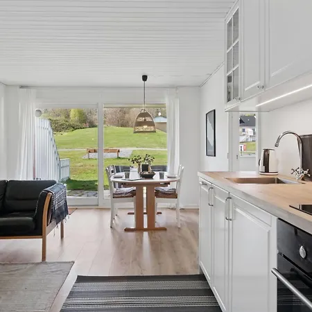 Apartment Kate - 300m From The Sea By Interhome